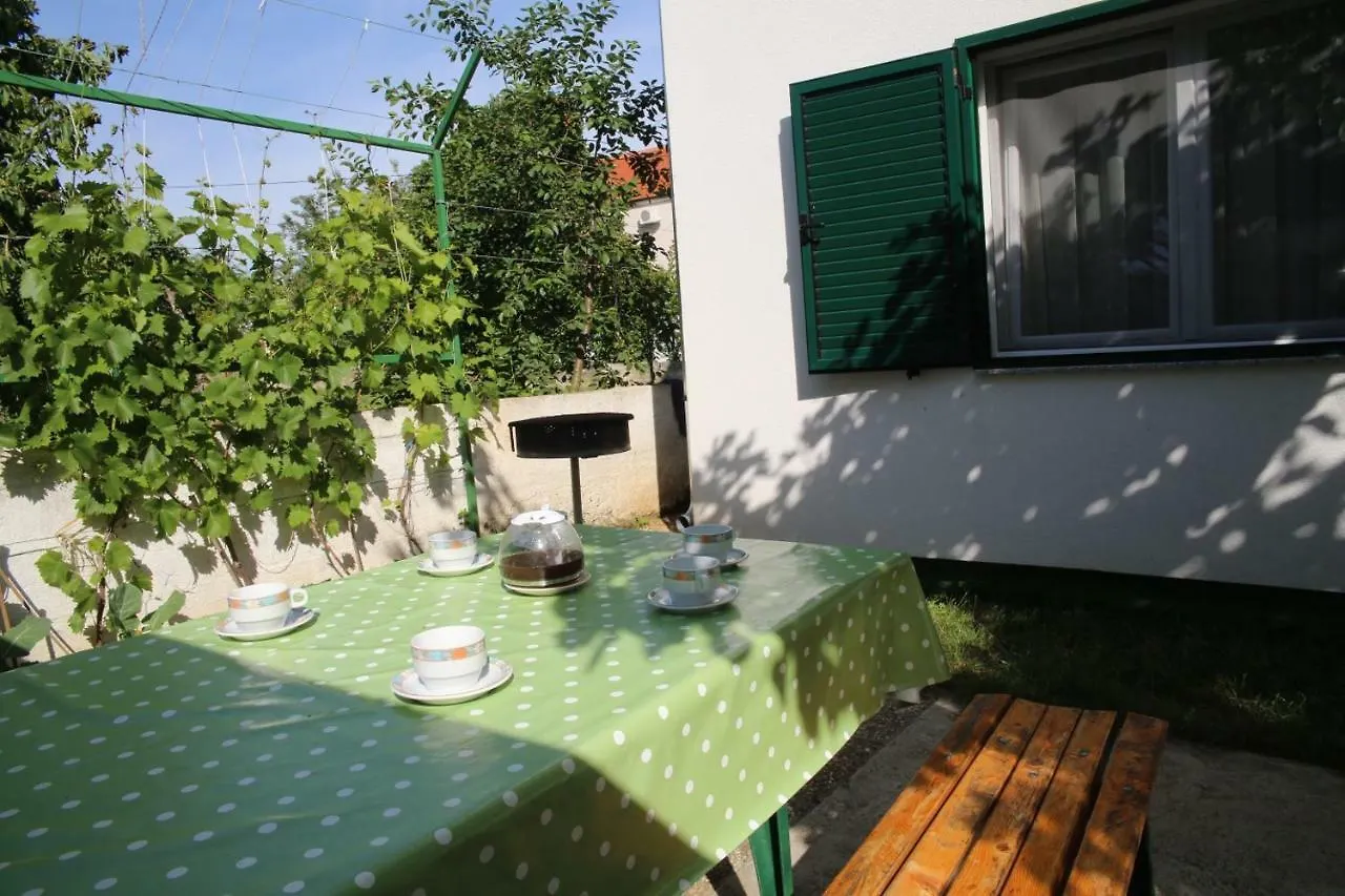 Apartments Fjaka Sveti Filip i Jakov 0*,